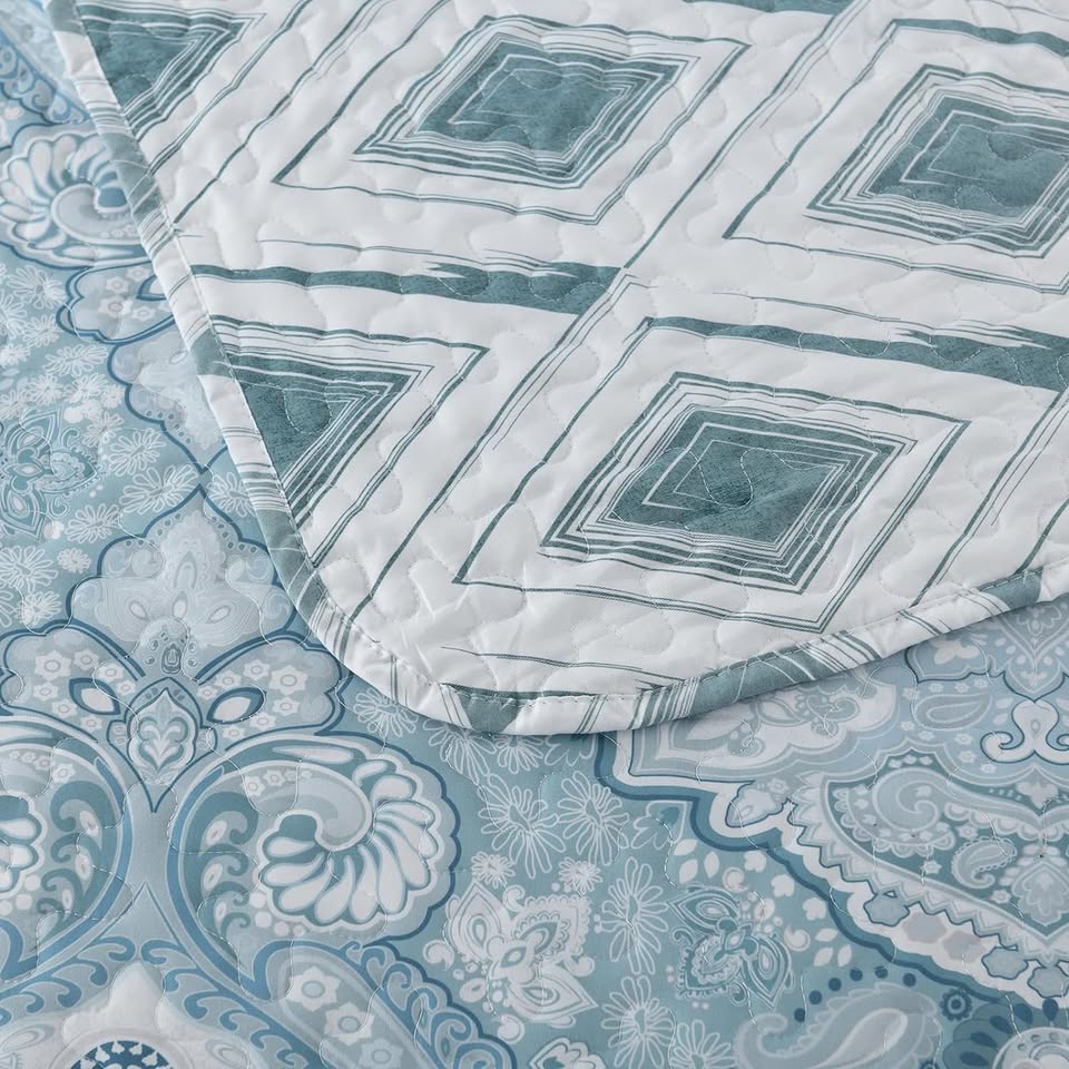 Blue Paisley Reversible 3 Piece Bedding Quilt Set