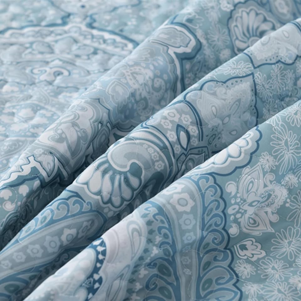 Blue Paisley Reversible 3 Piece Bedding Quilt Set