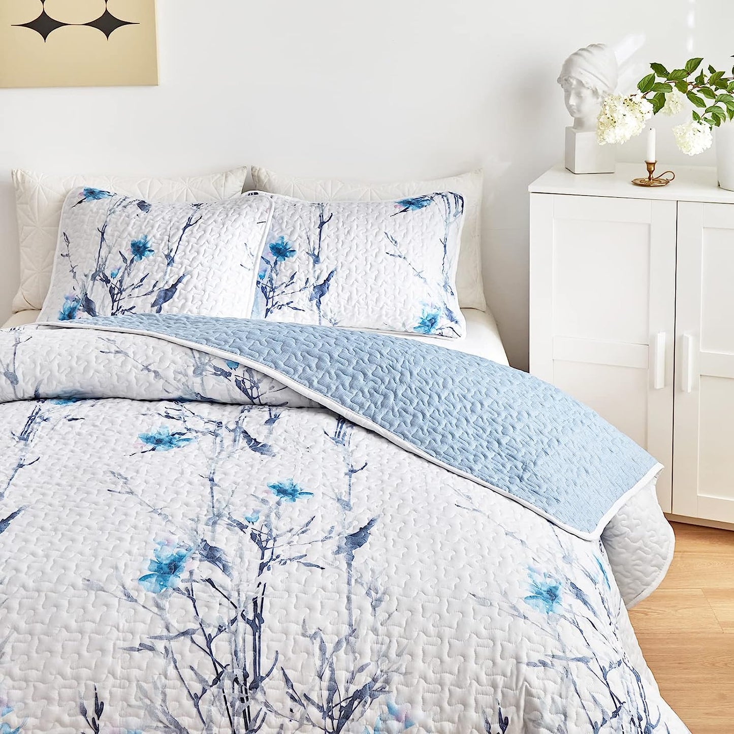 Botanical Blue Floral Branches Reversible 3 Piece Bedding Quilt Set