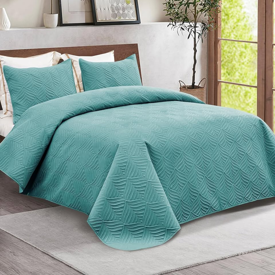 Green Patterned 3 Piece Lightweight Bedding Quilt Set