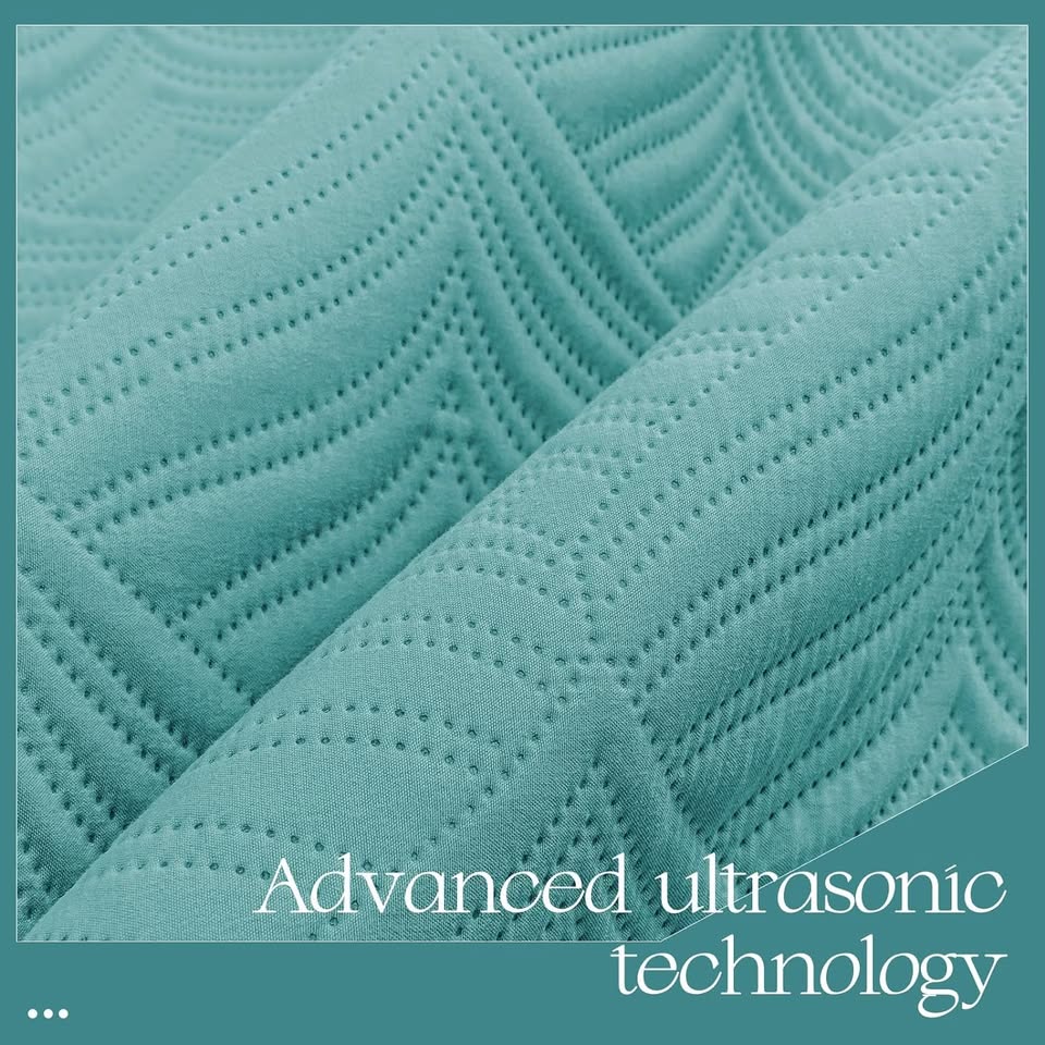 Green Patterned 3 Piece Lightweight Bedding Quilt Set