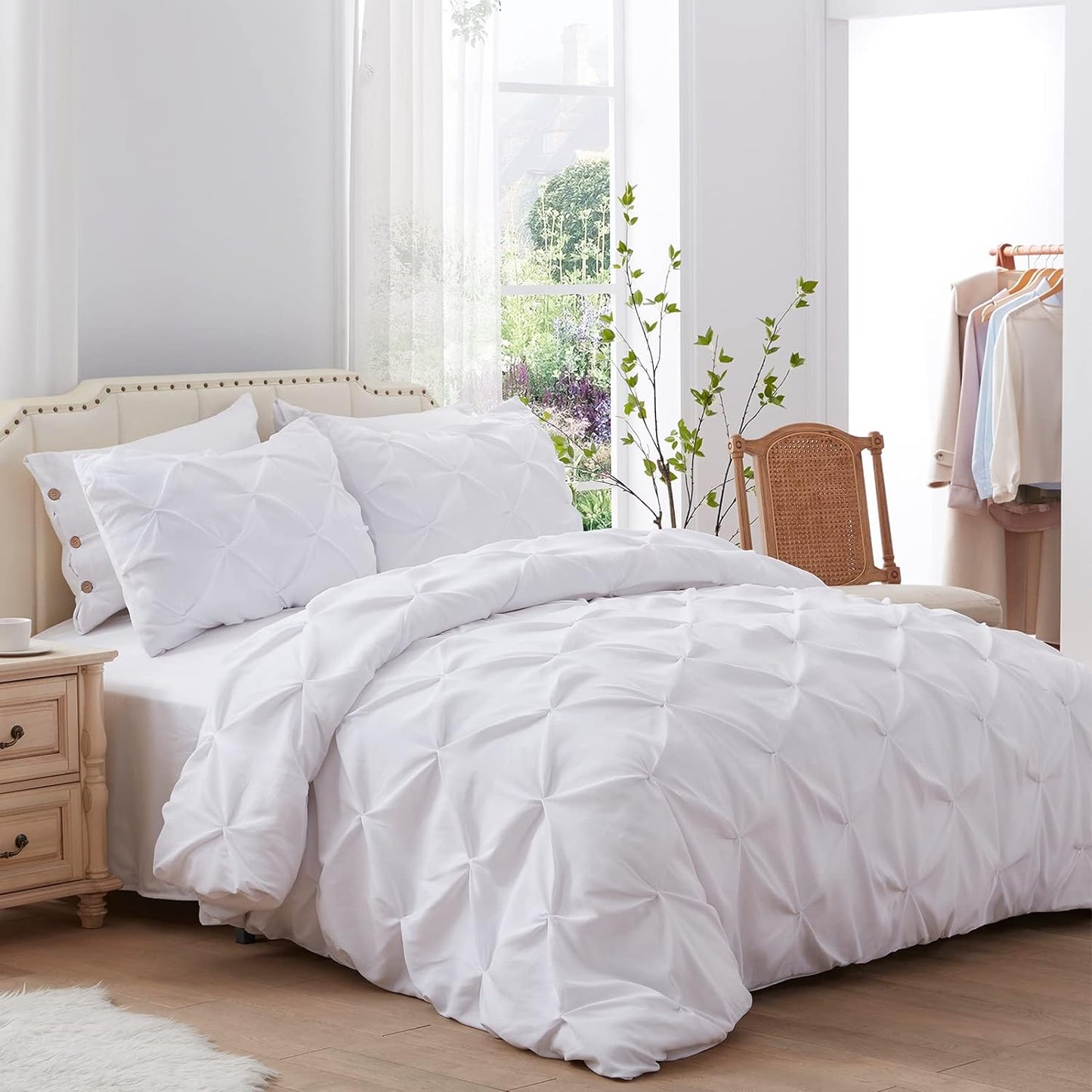 White Pinch Pleated 3 Piece Duvet Cover Set