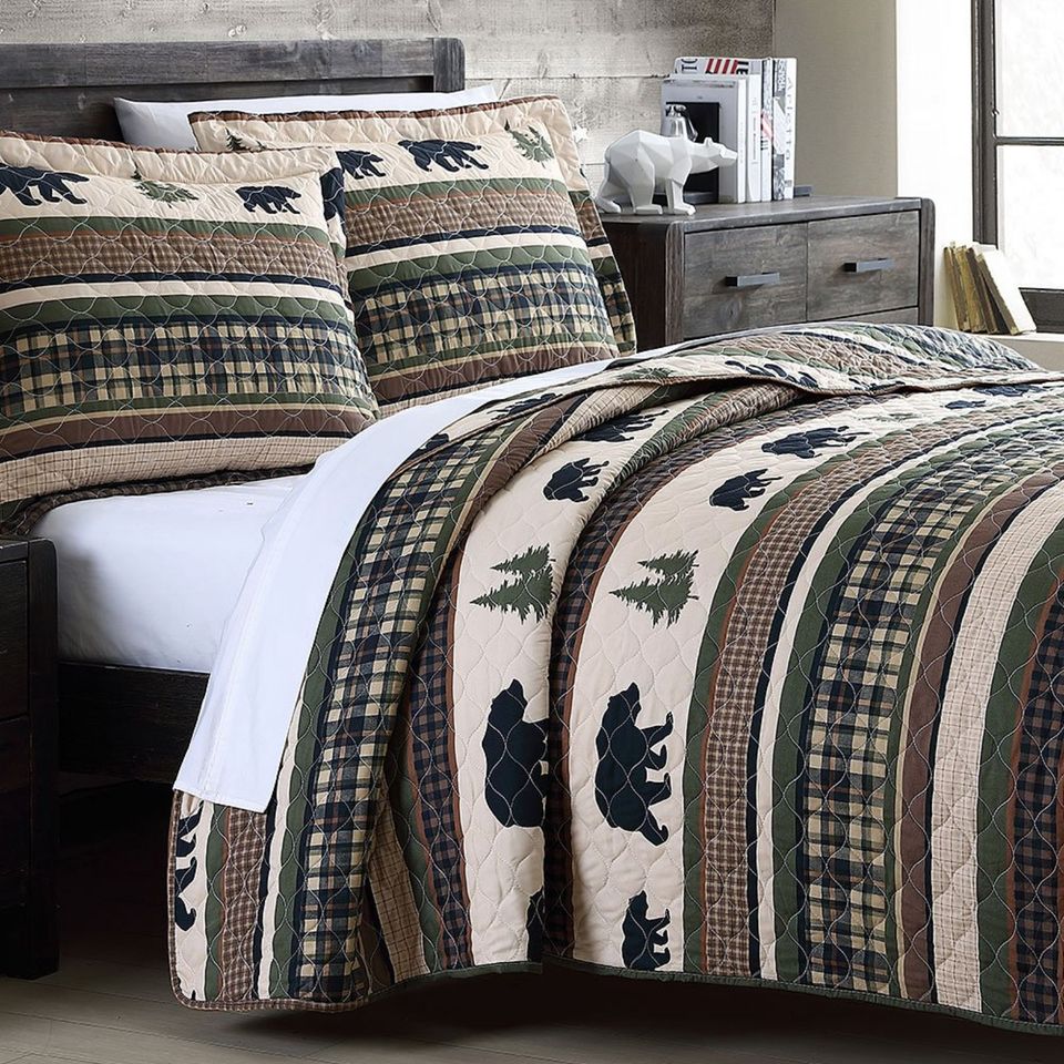 Forest Green Bear Cabin 3 Piece Bedding Quilt Set