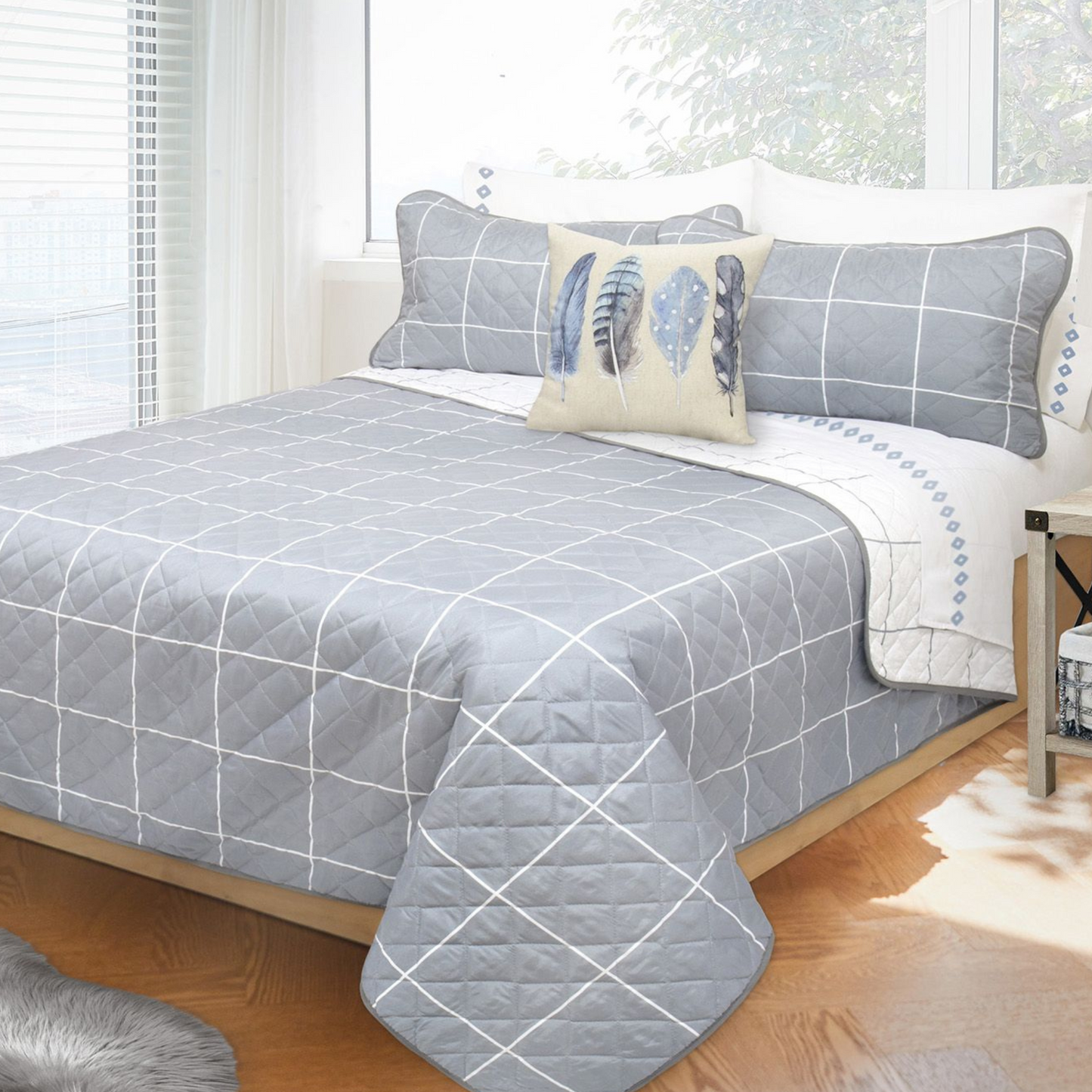 Grey & White Check Reversible 3 Piece Bedding Quilt Set