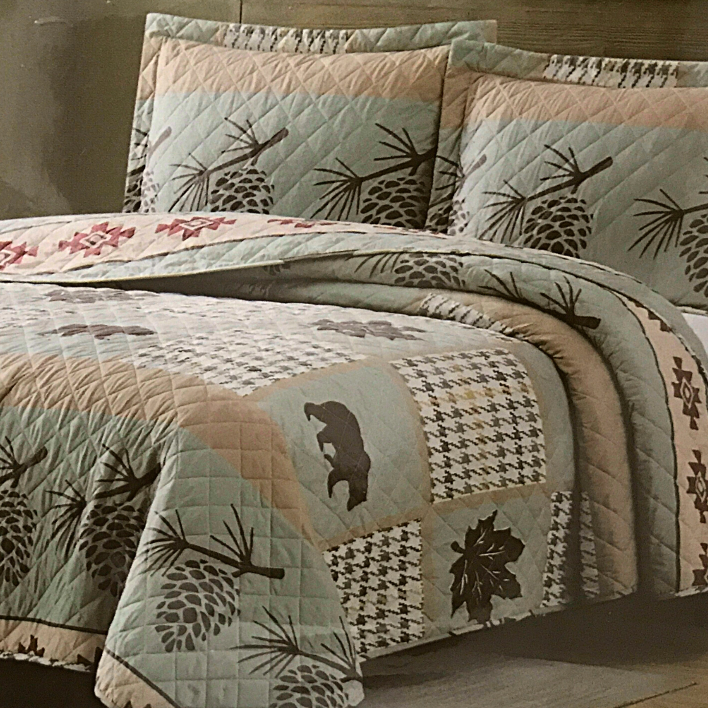 Sage Pine Cones/Bears Patchwork 3 Piece Bedding Quilt Set
